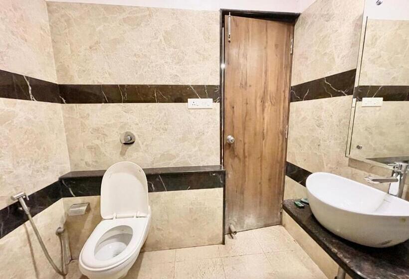 Rudraksh ! Varanasi ! होटल रुद्राक्ष హోటల్ రుద్రాక్ష్ Fully Air Conditioned Hotel At Prime Locatio