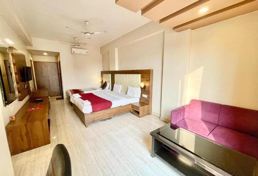 Rudraksh ! Varanasi ! होटल रुद्राक्ष హోటల్ రుద్రాక్ష్ Fully Air Conditioned Hotel At Prime Locatio
