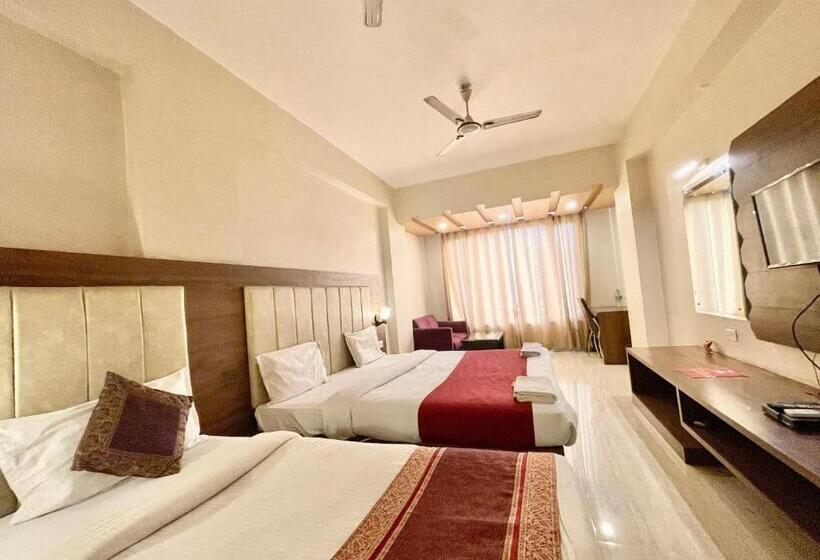 Rudraksh ! Varanasi ! होटल रुद्राक्ष హోటల్ రుద్రాక్ష్ Fully Air Conditioned Hotel At Prime Locatio