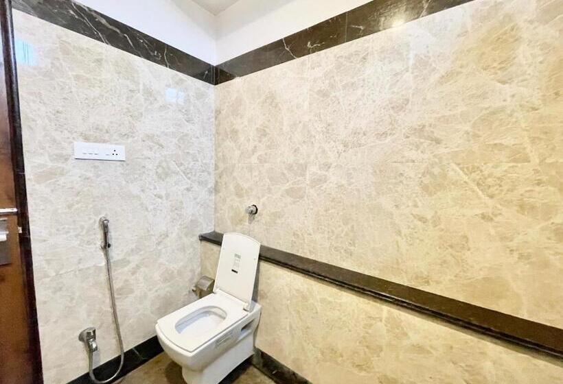 Rudraksh ! Varanasi ! होटल रुद्राक्ष హోటల్ రుద్రాక్ష్ Fully Air Conditioned Hotel At Prime Locatio