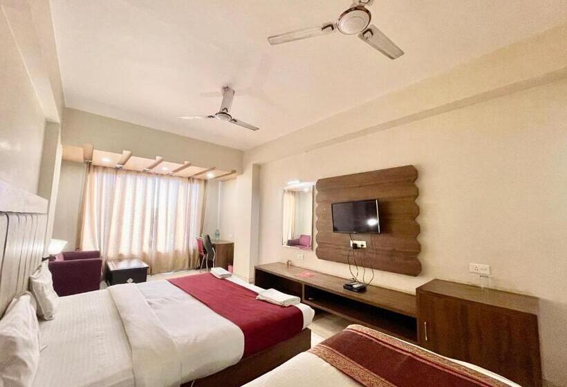Rudraksh ! Varanasi ! होटल रुद्राक्ष హోటల్ రుద్రాక్ష్ Fully Air Conditioned Hotel At Prime Locatio