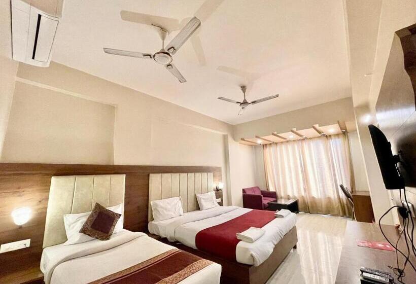 Rudraksh ! Varanasi ! होटल रुद्राक्ष హోటల్ రుద్రాక్ష్ Fully Air Conditioned Hotel At Prime Locatio