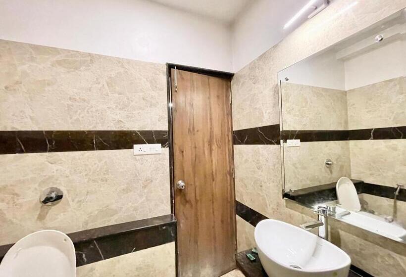 Rudraksh ! Varanasi ! होटल रुद्राक्ष హోటల్ రుద్రాక్ష్ Fully Air Conditioned Hotel At Prime Locatio