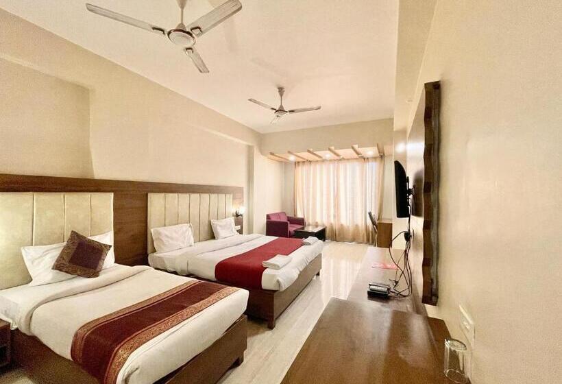 Rudraksh ! Varanasi ! होटल रुद्राक्ष హోటల్ రుద్రాక్ష్ Fully Air Conditioned Hotel At Prime Locatio