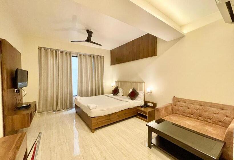 Rudraksh ! Varanasi ! होटल रुद्राक्ष హోటల్ రుద్రాక్ష్ Fully Air Conditioned Hotel At Prime Locatio