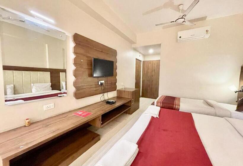 Rudraksh ! Varanasi ! होटल रुद्राक्ष హోటల్ రుద్రాక్ష్ Fully Air Conditioned Hotel At Prime Locatio