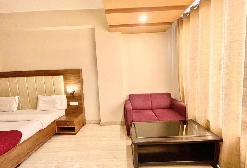 Rudraksh ! Varanasi ! होटल रुद्राक्ष హోటల్ రుద్రాక్ష్ Fully Air Conditioned Hotel At Prime Locatio