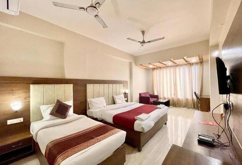 Rudraksh ! Varanasi ! होटल रुद्राक्ष హోటల్ రుద్రాక్ష్ Fully Air Conditioned Hotel At Prime Locatio