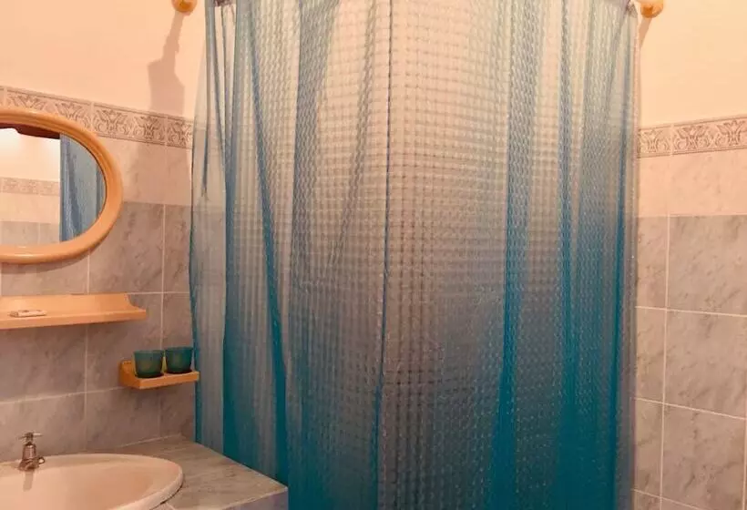 تختخواب و صبحانه Coco Villa
