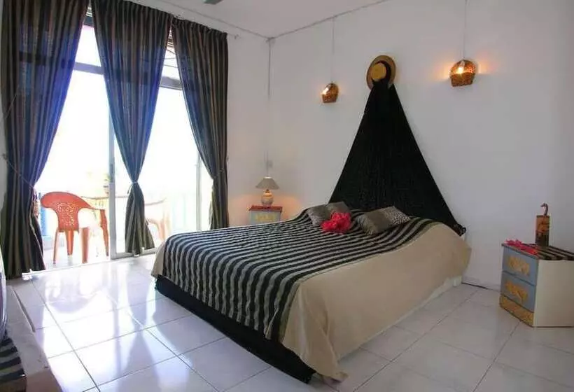 تختخواب و صبحانه Coco Villa