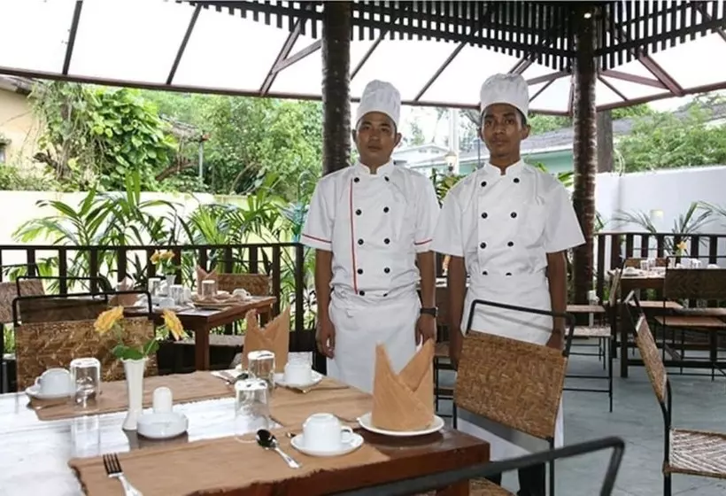 تختخواب و صبحانه June Business Bed Breakfast