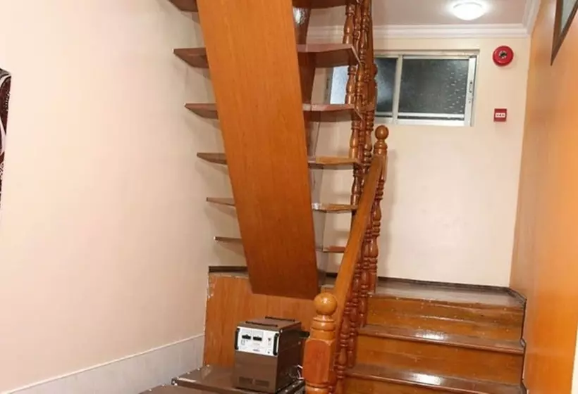 تختخواب و صبحانه June Business Bed Breakfast