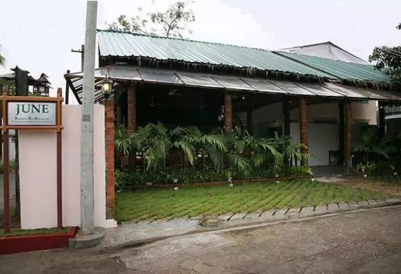 تختخواب و صبحانه June Business Bed Breakfast
