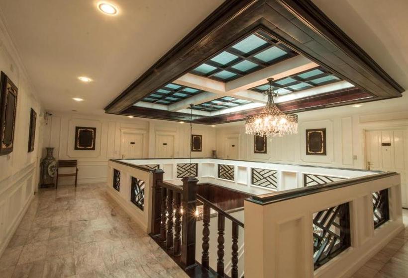 Отель Le Bouton Dor Boutique