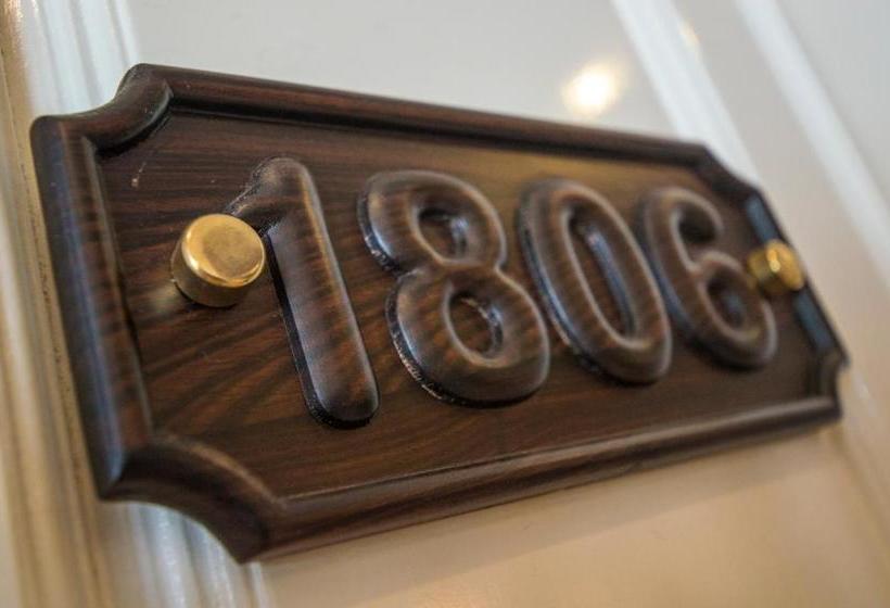 Отель Le Bouton Dor Boutique