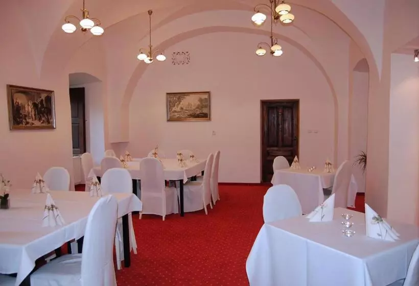 ホテル Zámok Topoľčianky