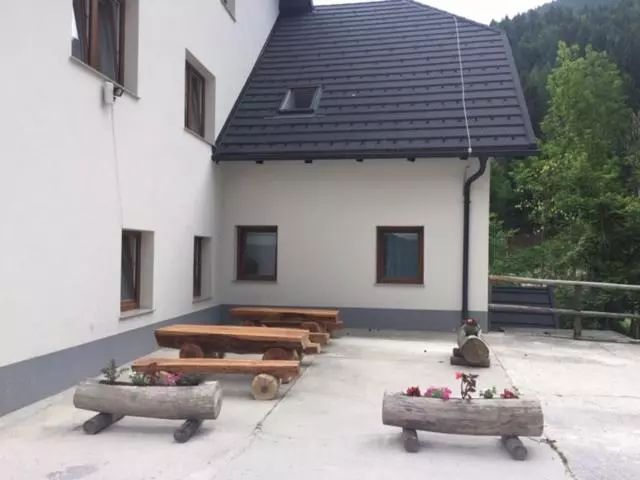 Youth Hostel Nika