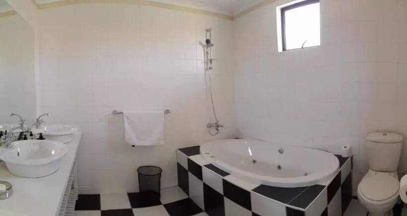 تختخواب و صبحانه Le Petit Karoo Ranch