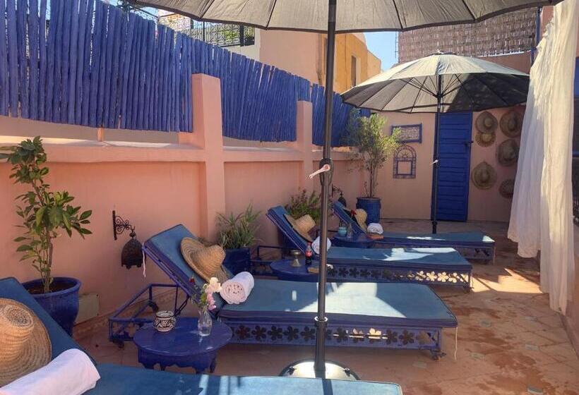 تختخواب و صبحانه Riad Blue Berber