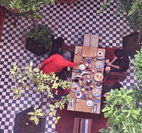 تختخواب و صبحانه Riad Blue Berber