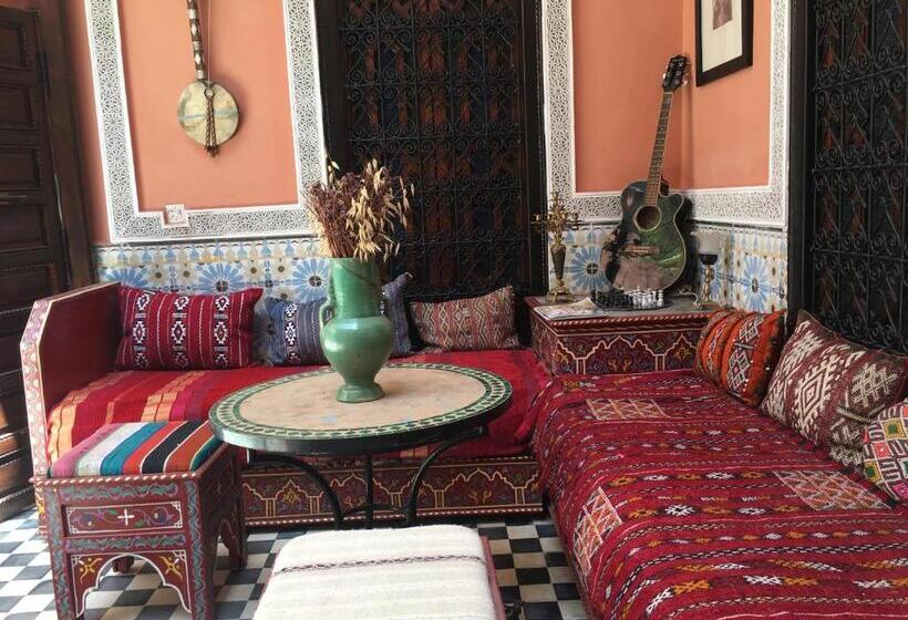 تختخواب و صبحانه Riad Blue Berber