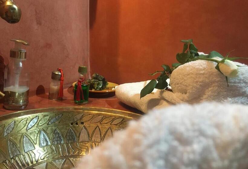 تختخواب و صبحانه Riad Blue Berber