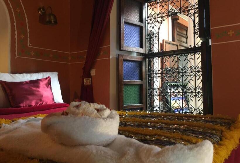 تختخواب و صبحانه Riad Blue Berber