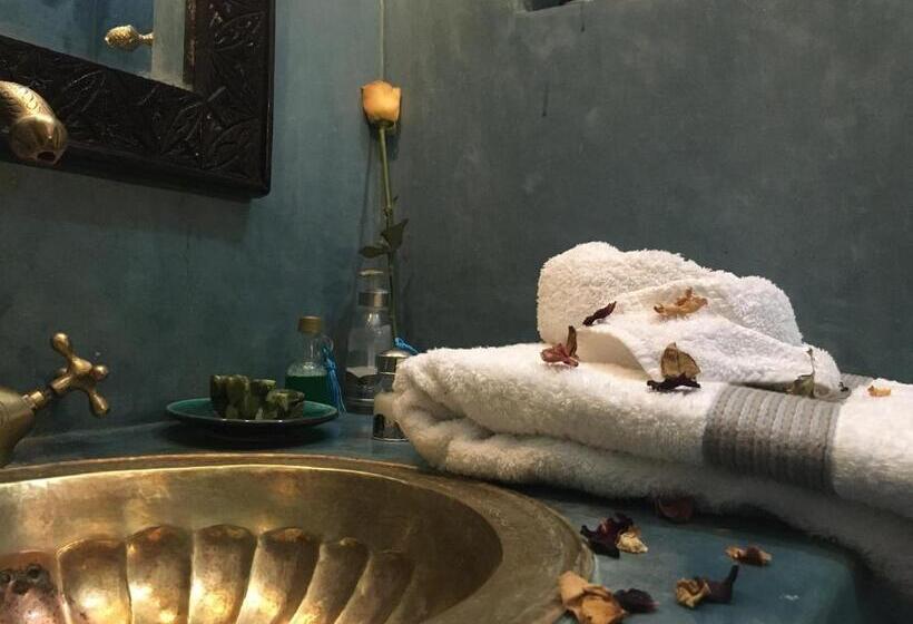 تختخواب و صبحانه Riad Blue Berber