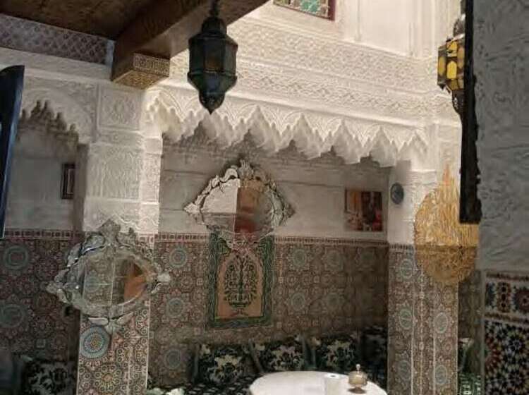 住宿加早餐 Riad Family Samnoun