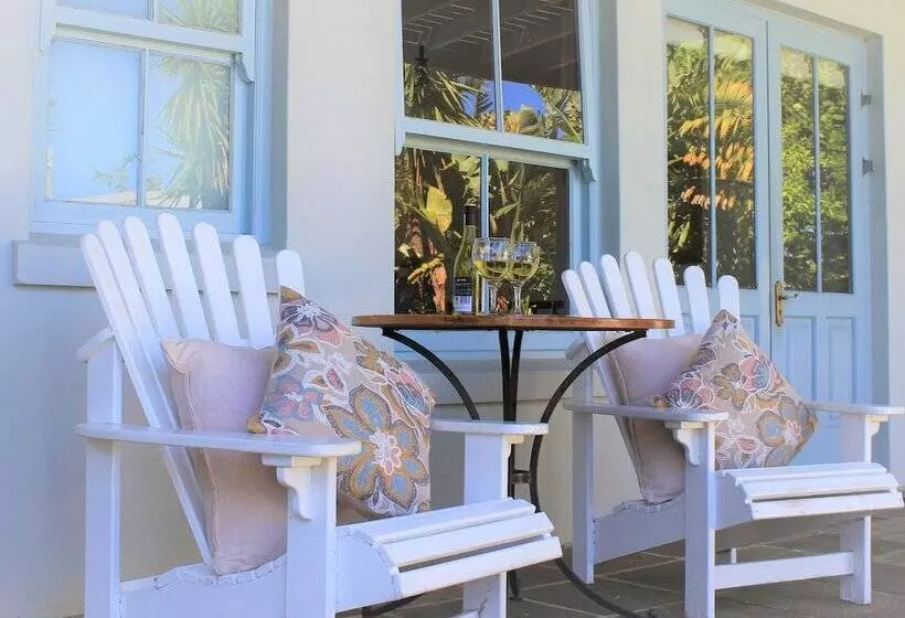 تختخواب و صبحانه Villa Blu Guesthouse