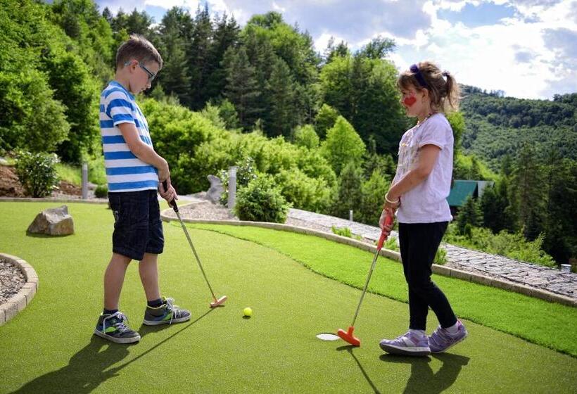 בית מלון כפרי Sitno Forest Resort