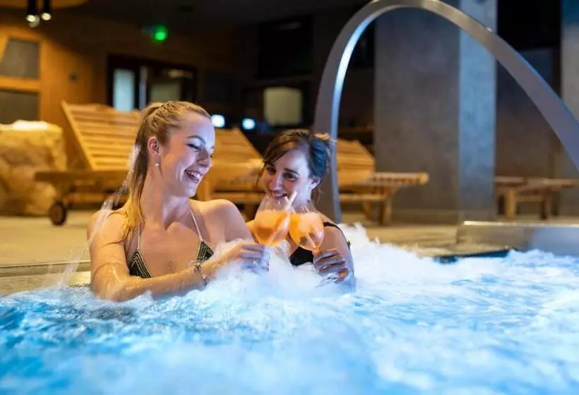 Hotelli Sitno Forest Resort