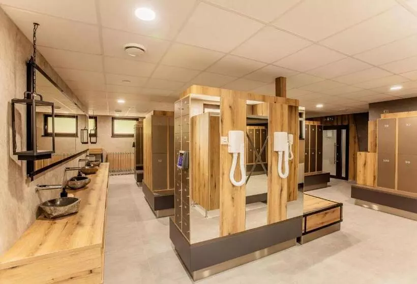 Hotelli Sitno Forest Resort