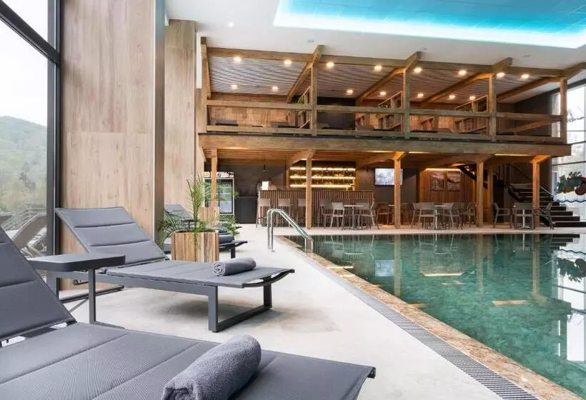 Hotelli Sitno Forest Resort