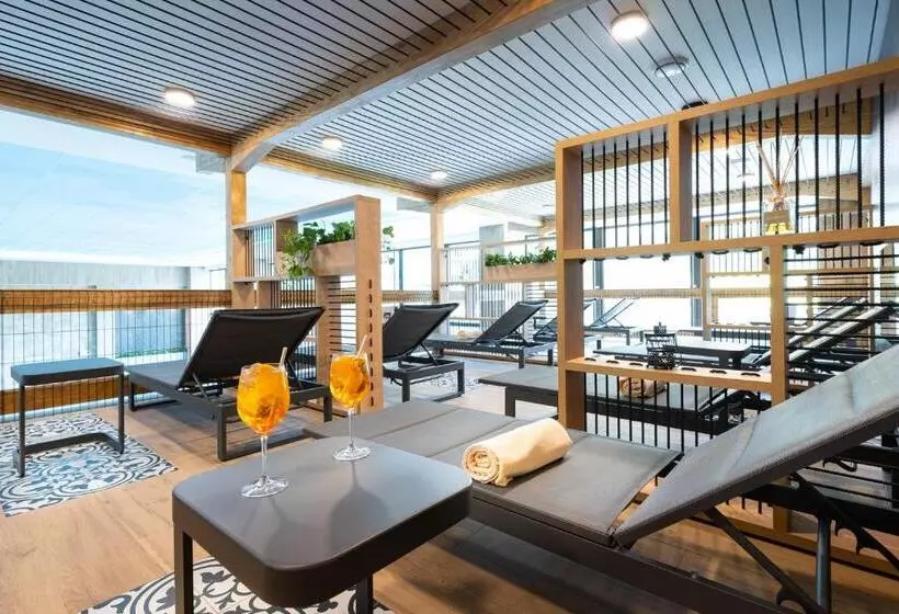 Hotelli Sitno Forest Resort