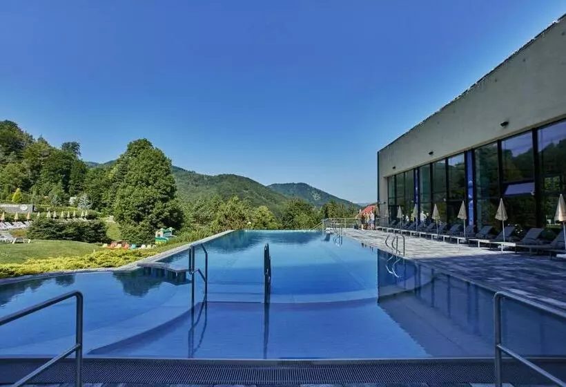 Hotelli Sitno Forest Resort