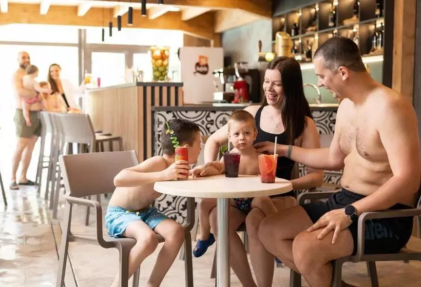 Hotelli Sitno Forest Resort
