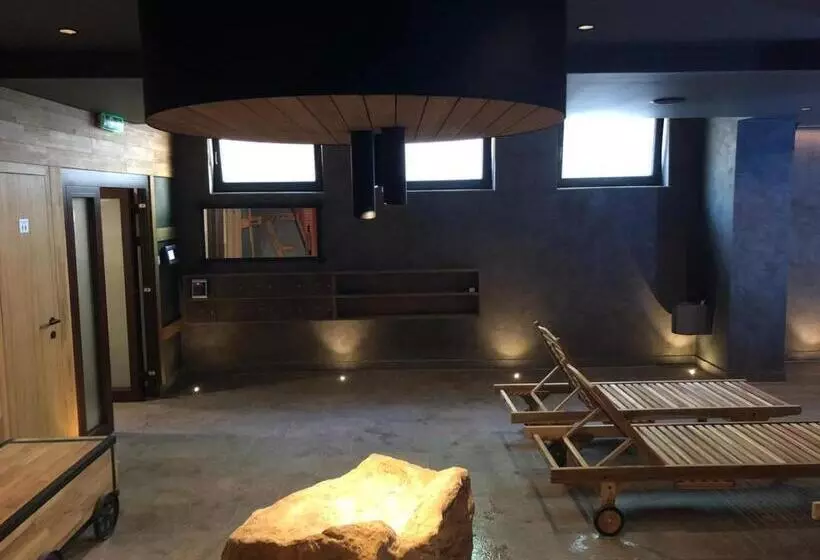 Hotelli Sitno Forest Resort