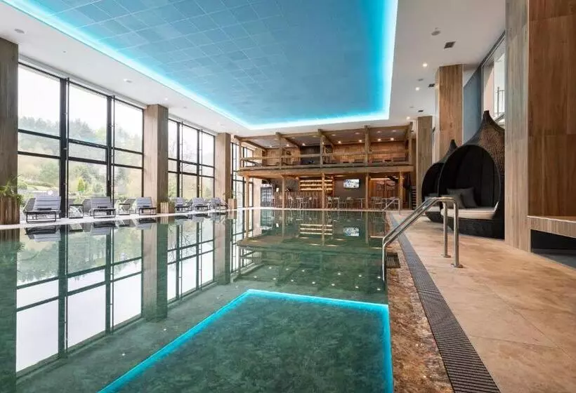 Hotelli Sitno Forest Resort