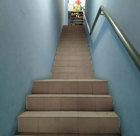 Moon Eleven Hostel Near Klia & Klia2