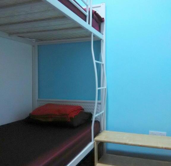 Moon Eleven Hostel Near Klia & Klia2