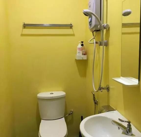 Moon Eleven Hostel Near Klia & Klia2