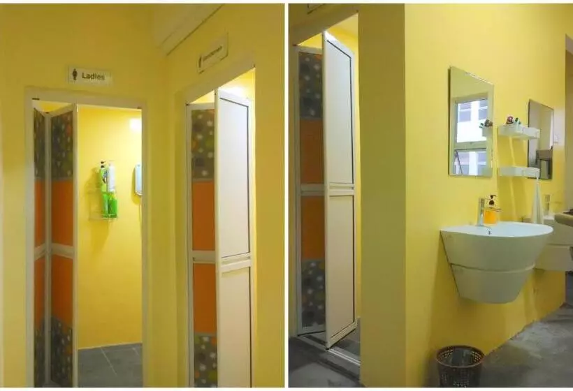 Moon Eleven Hostel Near Klia & Klia2