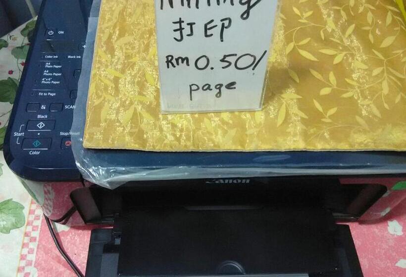 Moon Eleven Hostel Near Klia & Klia2