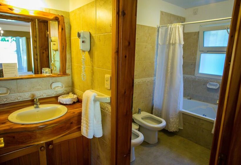 هتل Huinid Bustillo Cabañas