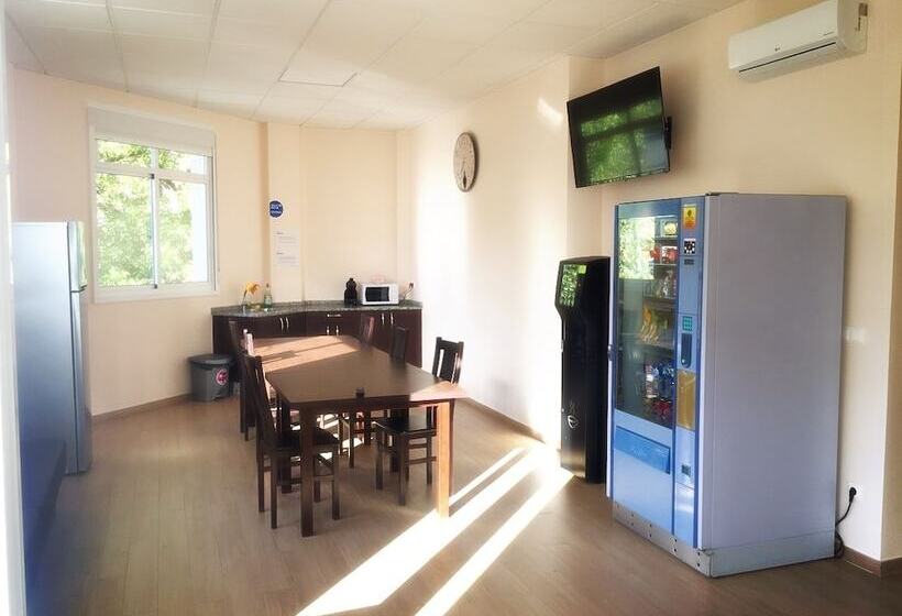 Albergue Montoto   Hostel