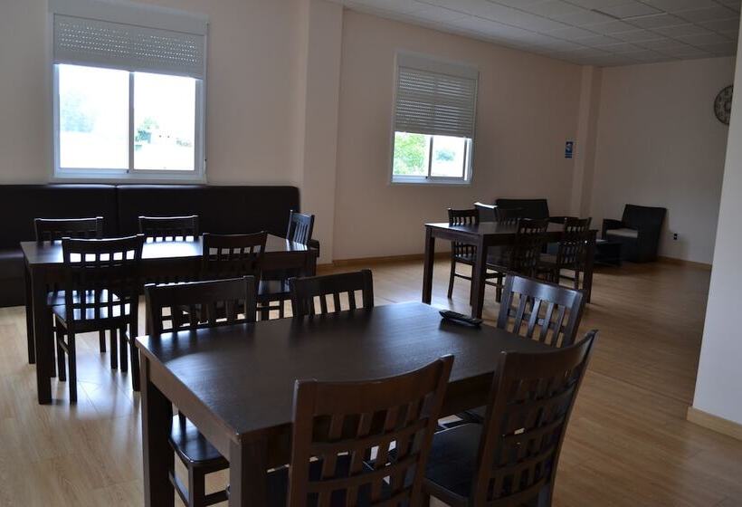 Albergue Montoto   Hostel