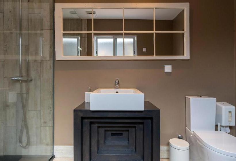 Hostel Out Of The Blue