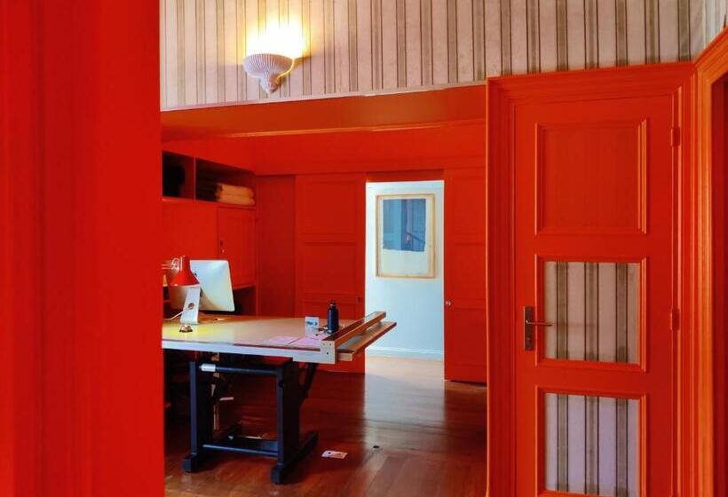 Hostel Out Of The Blue