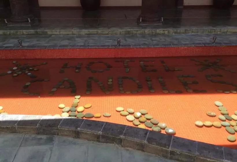 ホテル Candiles